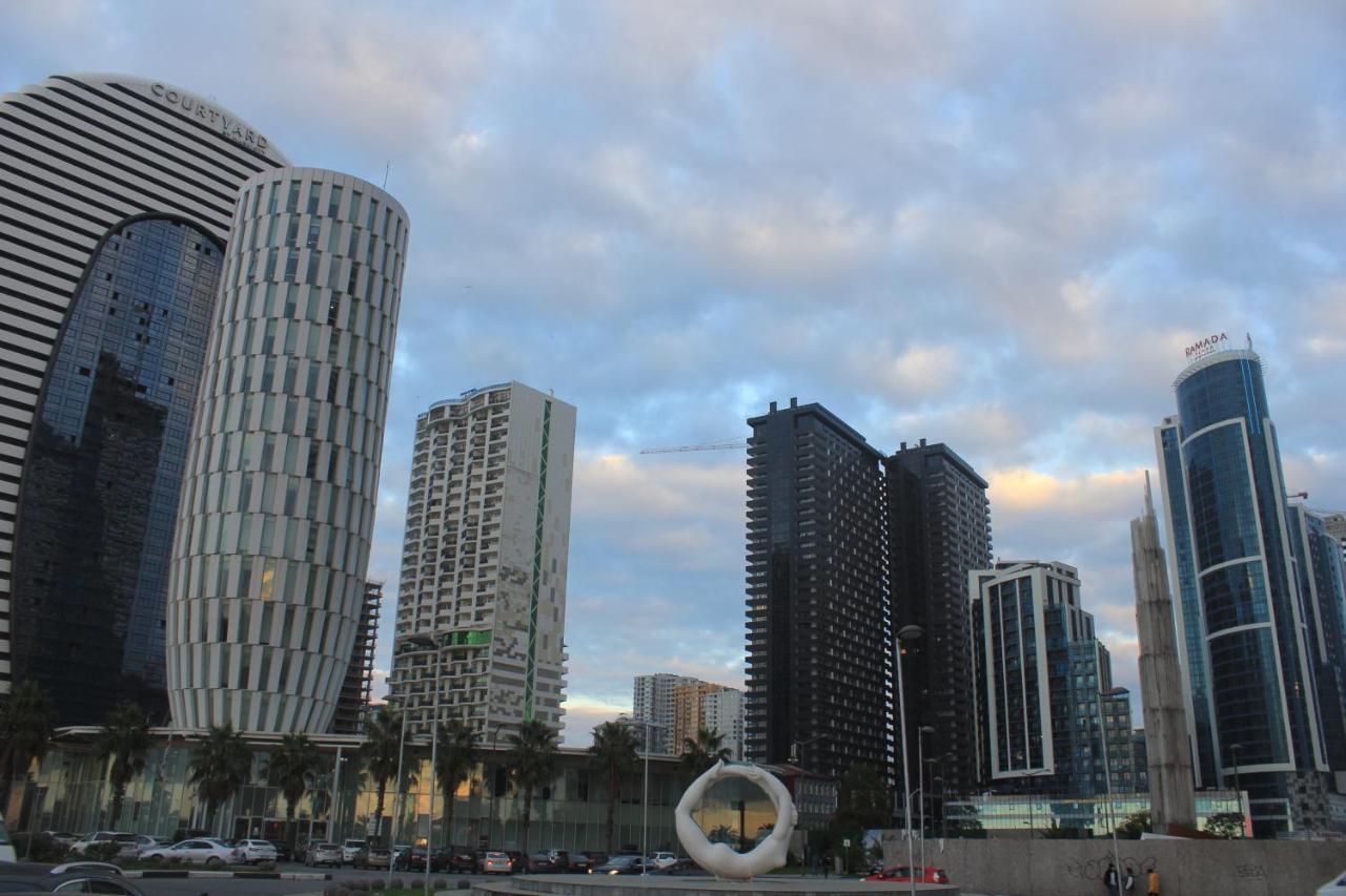 Luxe Apartment Batumi Sea Front ภายนอก รูปภาพ